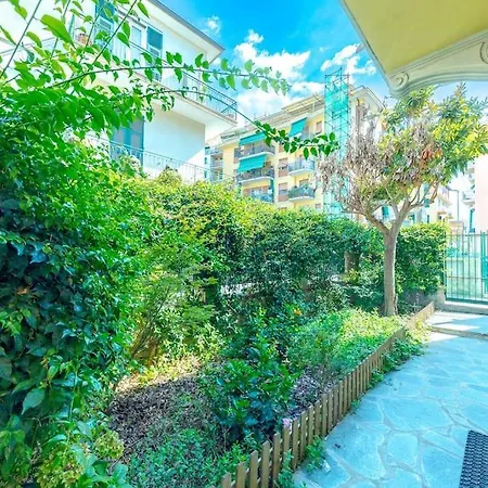 Apartment Parcheggio Gratuito Vicino Al Mare Con Giardino Privato E Comfort Esclusivi.
