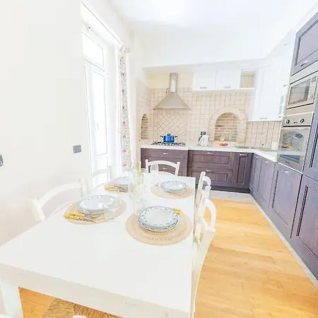 Apartment Parcheggio Gratuito Vicino Al Mare Con Giardino Privato E Comfort Esclusivi. Rapallo
